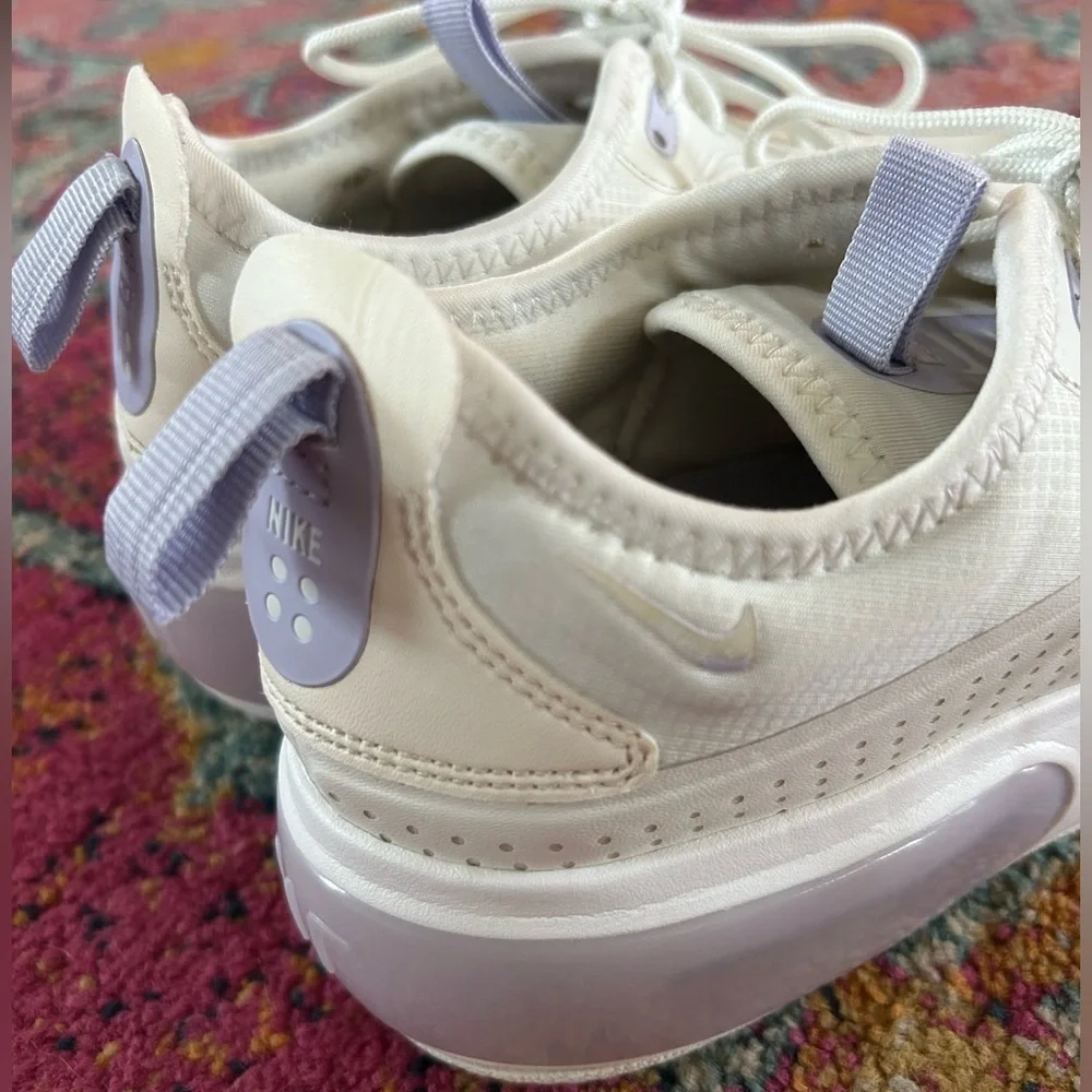 Nike | Women’s white/lavendar Air Max Dia lace up sneakers, lavender accents 8.5